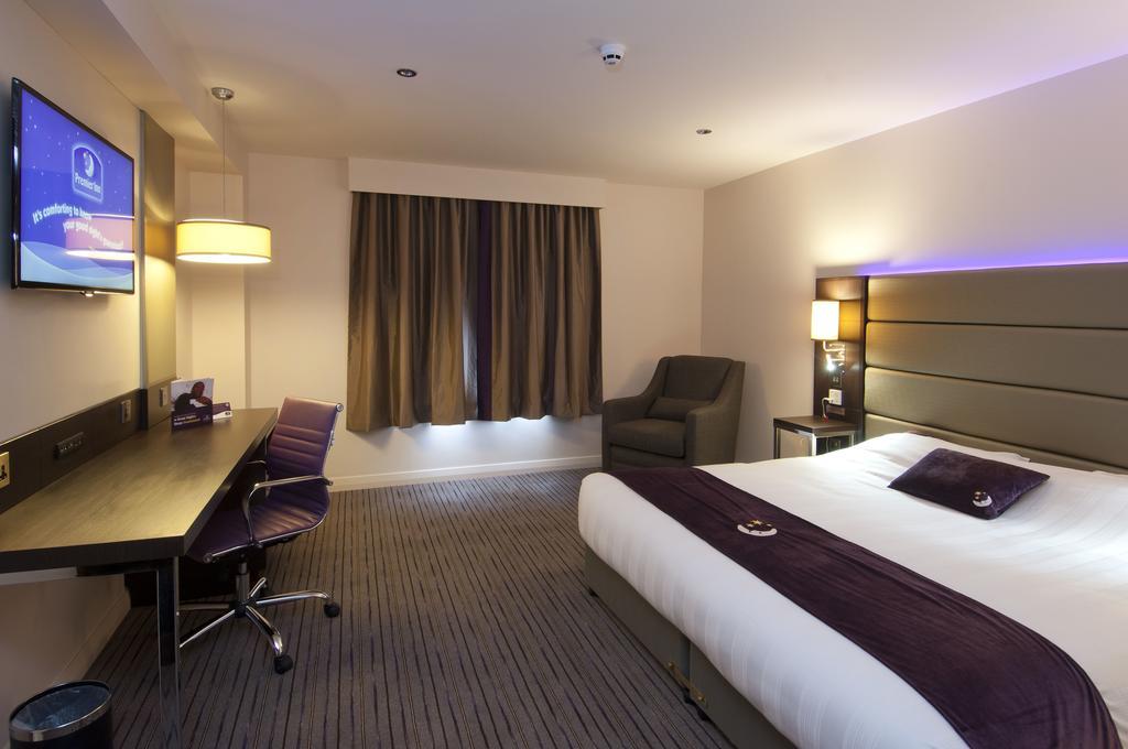 Premier Inn Peterborough - Ferry Meadows Экстерьер фото