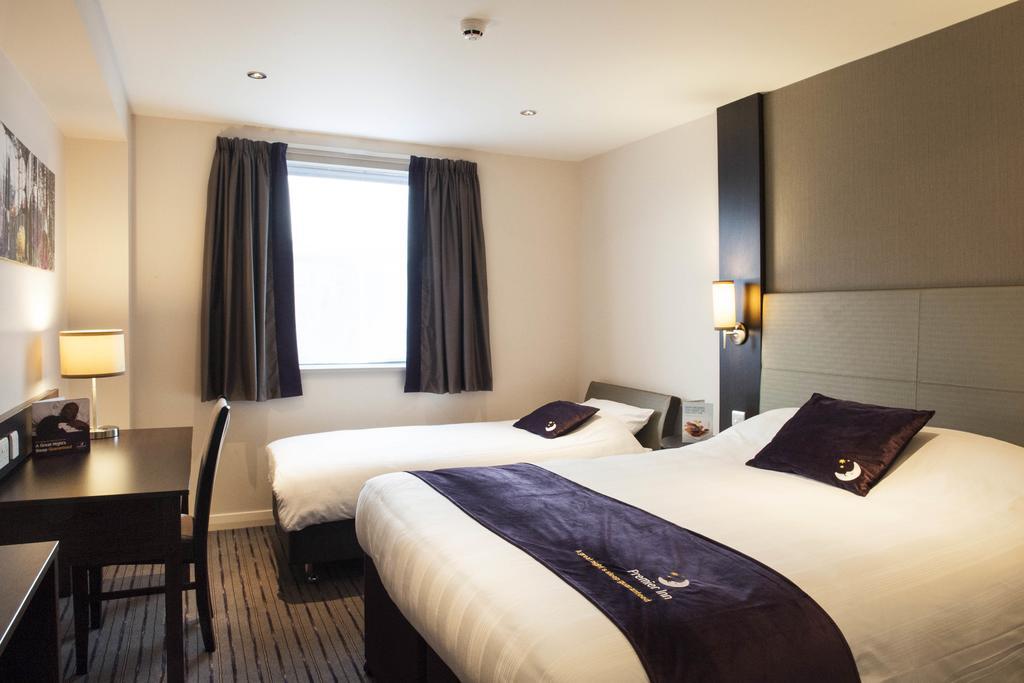 Premier Inn Peterborough - Ferry Meadows Экстерьер фото