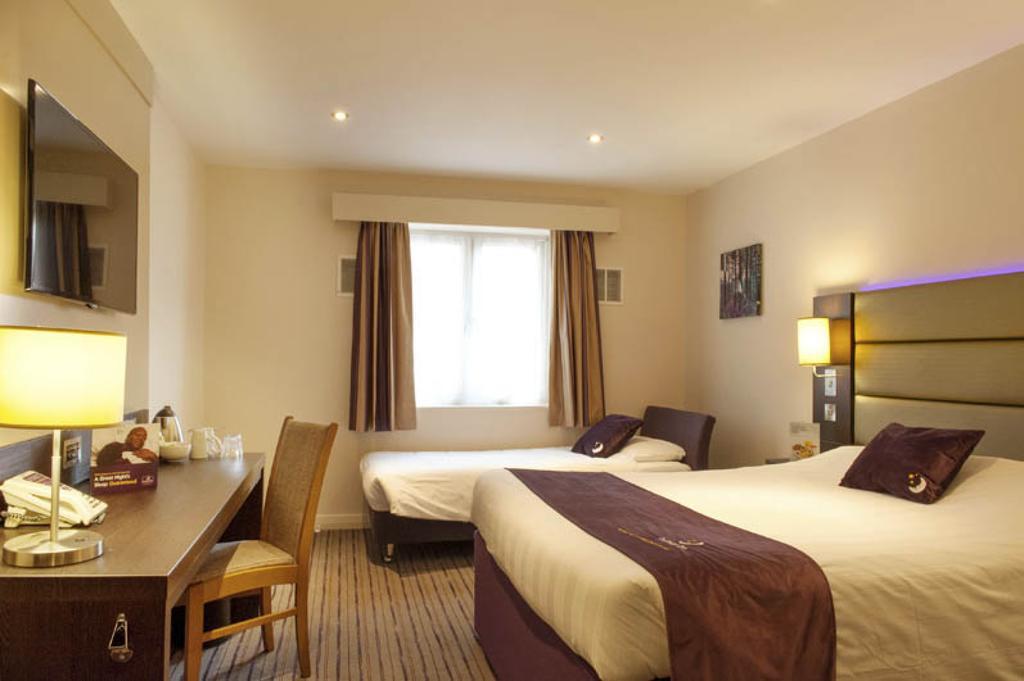 Premier Inn Peterborough - Ferry Meadows Экстерьер фото