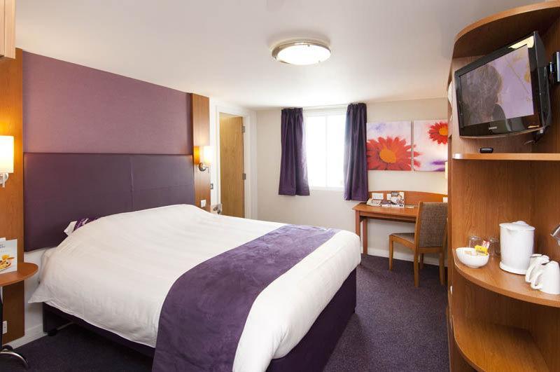 Premier Inn Peterborough - Ferry Meadows Экстерьер фото