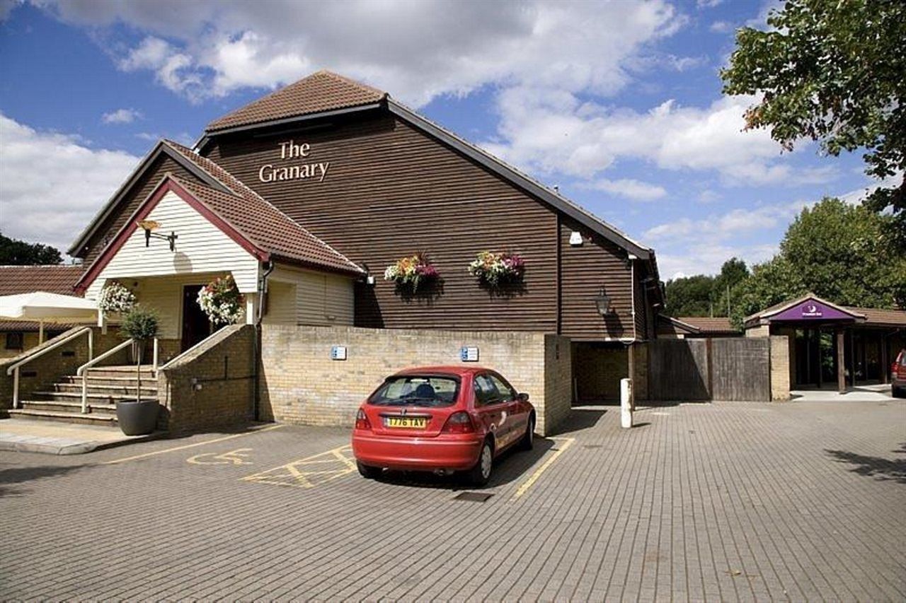 Premier Inn Peterborough - Ferry Meadows Экстерьер фото